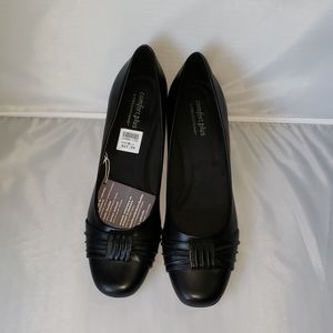 NWT - Black pumps - By Predictions
